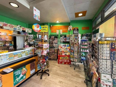 Locale commerciale in Vendita
