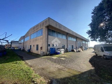 Locale commerciale in Vendita