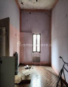 Azienda agricola all'asta via Leopoldo Pilla, 17, Curtatone
