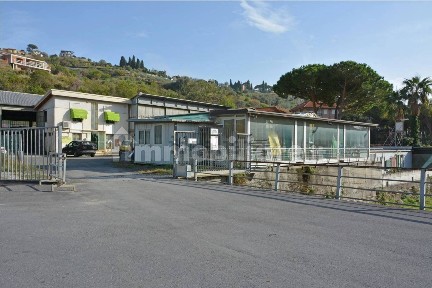 Capannone in Vendita