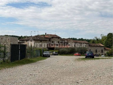 Locale commerciale in Vendita