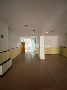 Locale commerciale in Vendita