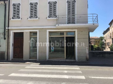 Mantova, Centro, via Trieste 1