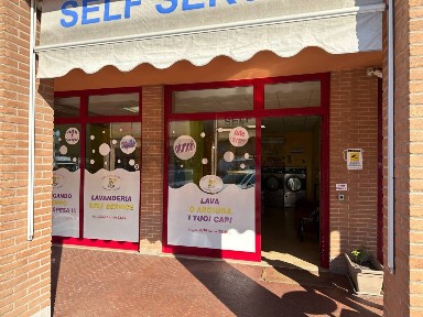 Locale commerciale in Vendita