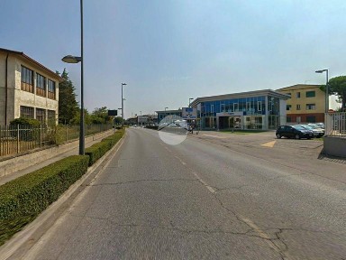 Locale commerciale in Vendita