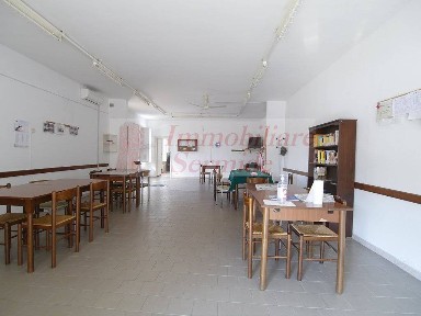 Locale commerciale in Vendita