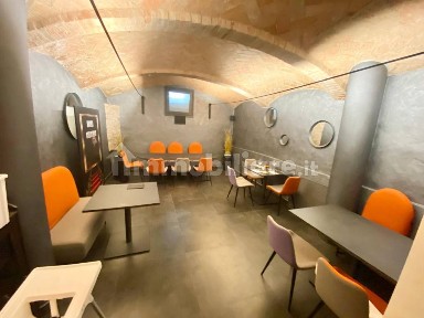 Locale commerciale in Vendita