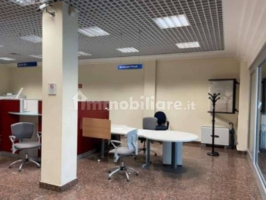 Locale commerciale in Vendita