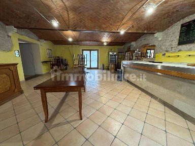 Locale commerciale in Vendita