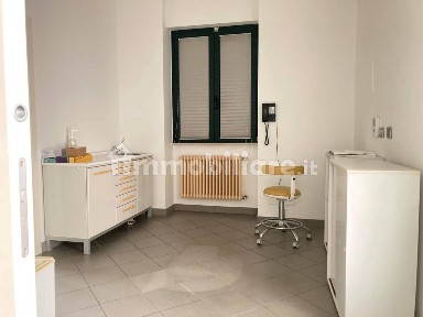 Locale commerciale in Vendita