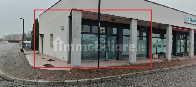 Locale commerciale in Vendita