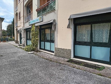 Locale commerciale in Vendita
