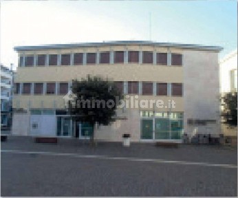 Locale commerciale in Vendita
