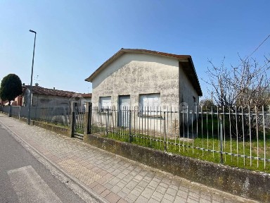 Locale commerciale con laboratorio in Vendita