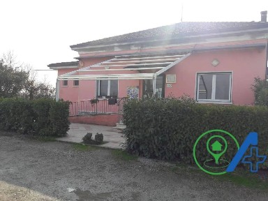 Locale commerciale in Vendita