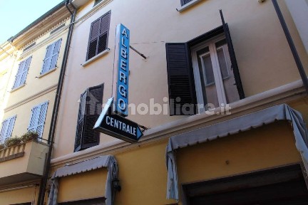 Locale commerciale in Vendita
