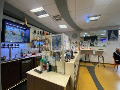 Locale commerciale in Vendita