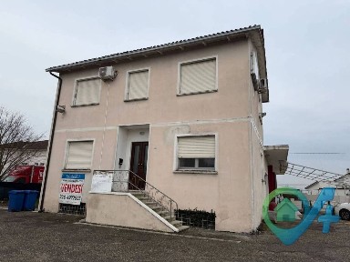 Locale commerciale in Vendita