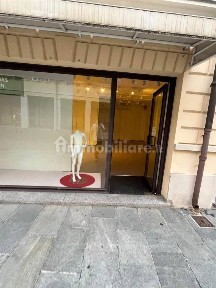 Locale commerciale in Vendita