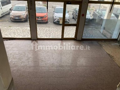 Locale commerciale in Vendita