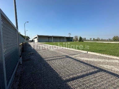 Locale commerciale in Vendita