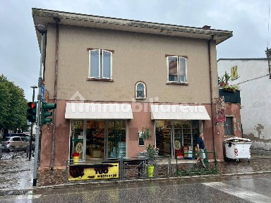 Locale commerciale in Vendita