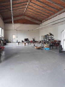 Locale commerciale in Vendita
