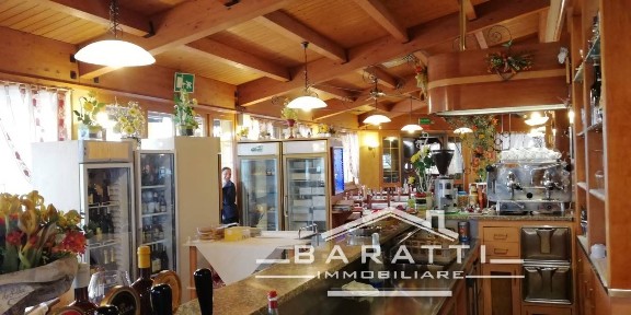 Locale commerciale in Vendita