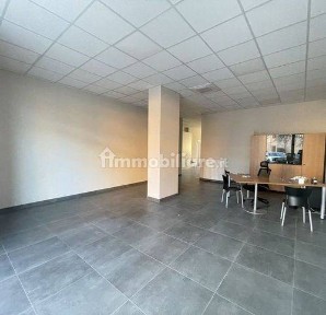 Locale commerciale in Vendita