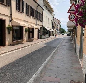 Locale commerciale in Vendita