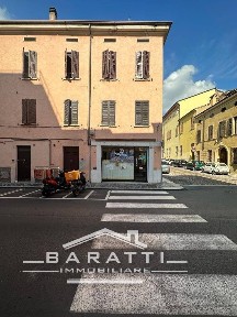 Locale commerciale in Vendita