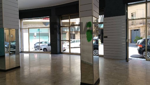 Locale commerciale in Affitto