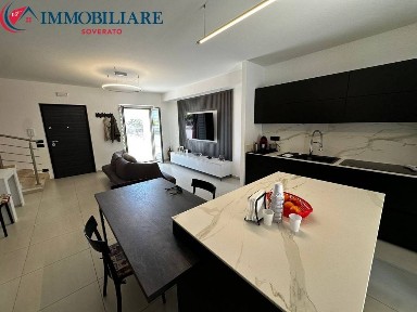 Villa a schiera 4 locali, buono stato, Montepaone Lido, Montepaone