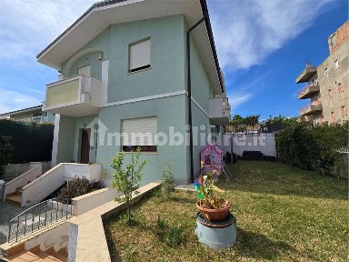Villa a schiera via iuzzolino, 37, Sellia Marina