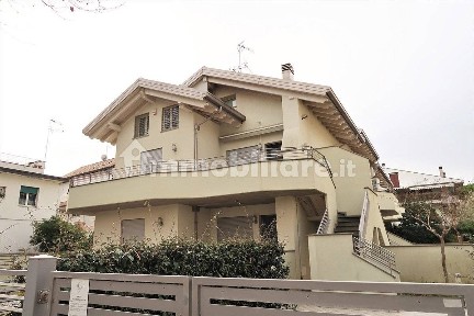Trilocale viale Cristoforo Colombo 57, Centro, Cervia