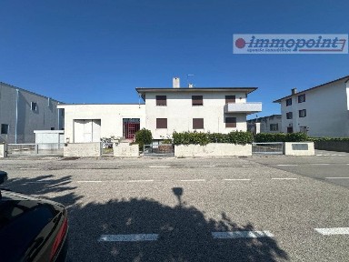 Capannone in Vendita
