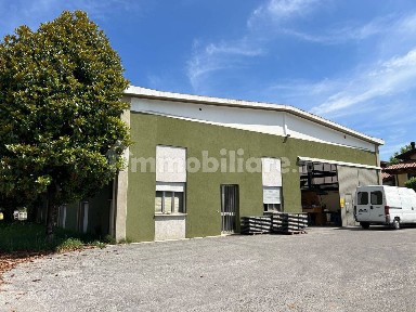 Capannone in Vendita