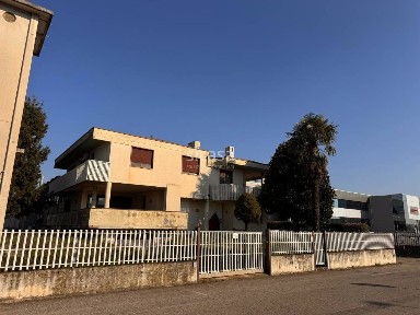 Capannone in Vendita