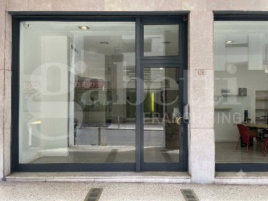 Locale commerciale in Affitto