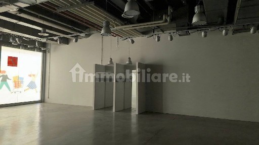 Locale commerciale in Affitto