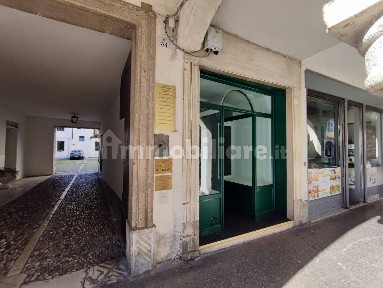 Locale commerciale in Affitto