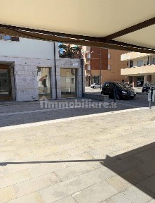 Locale commerciale in Affitto