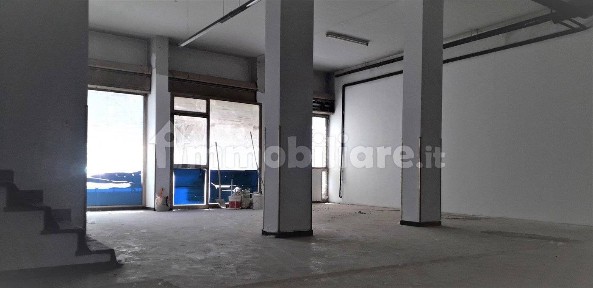 Locale commerciale in Affitto