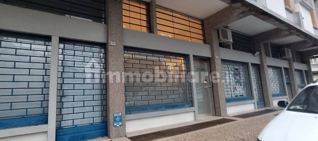 Attività commerciale in Affitto