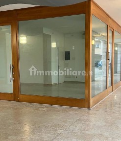 Locale commerciale in Affitto