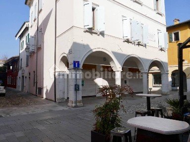 Negozio - Locale commerciale in Affitto