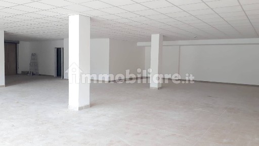 Locale commerciale in Affitto