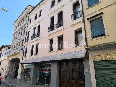 Locale commerciale in Affitto