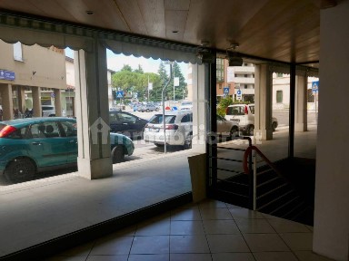 Negozio - Locale commerciale in Affitto