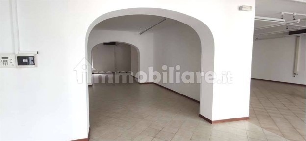 Locale commerciale in Affitto